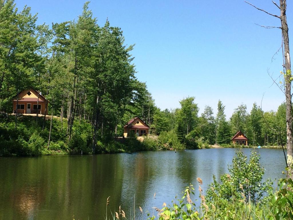 Paradis Sauvage Geronimo Saint-Etienne-de-Bolton Exterior photo